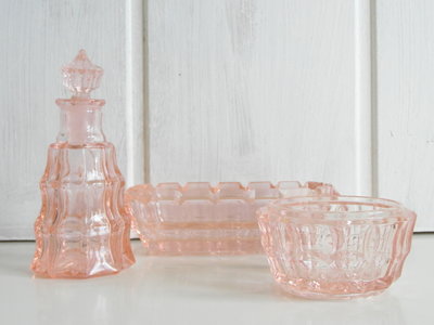 Roze glazen 'Boudoir set' *Verkocht* 